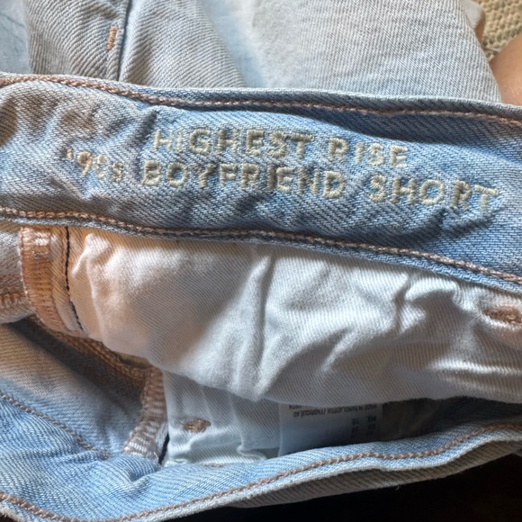 Women’s American Eagle jean shorts (highest rise ‘90s boyfriend short) size 10 - Picture 4 of 8